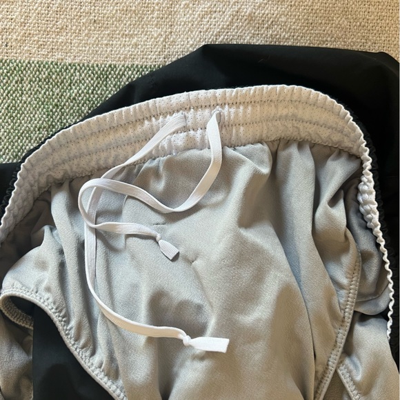 Womens Nike Shorts - Picture 3 of 4